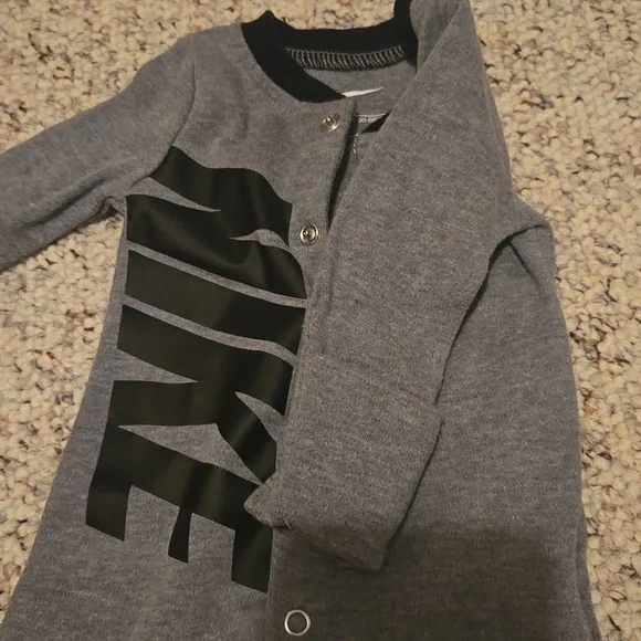 Nike size newborn snap up sleeper - Picture 3 of 4